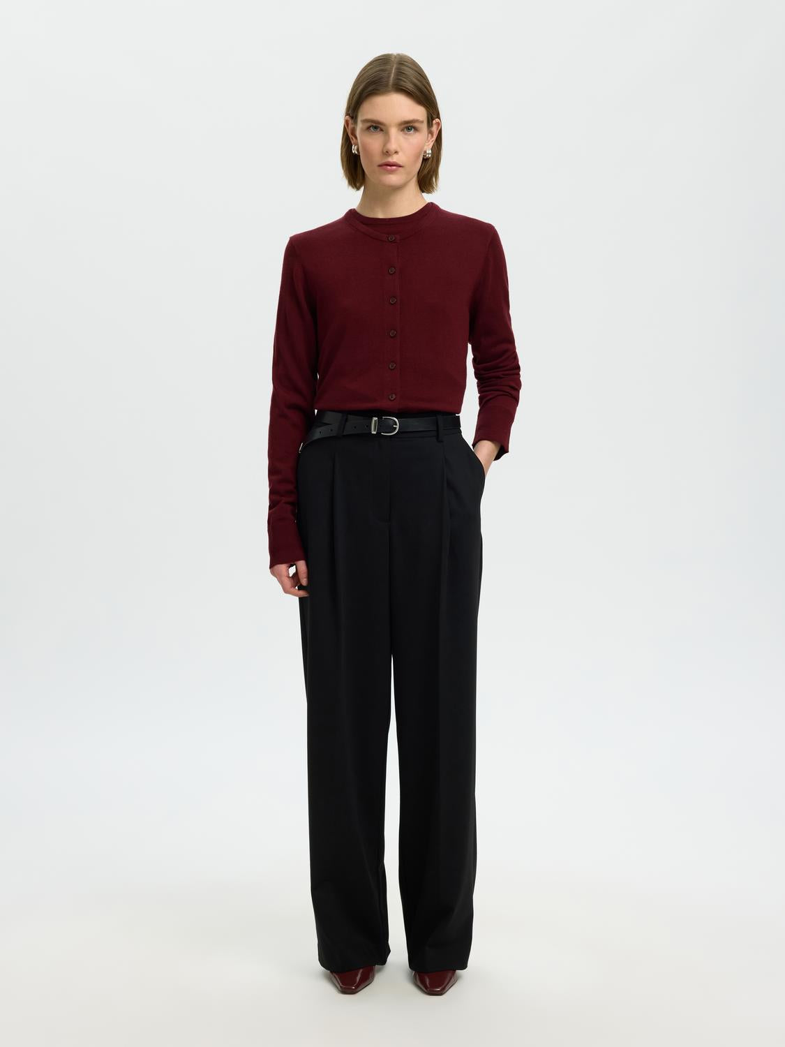 model_shot-front_full